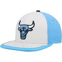 Men's Mitchell & Ness White/Light Blue Chicago Bulls Day One Snapback Hat