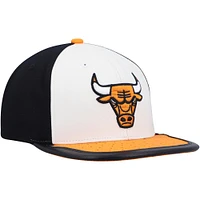 Casquette Snapback Day One des Chicago Bulls Mitchell & Ness blanc/orange pour hommes