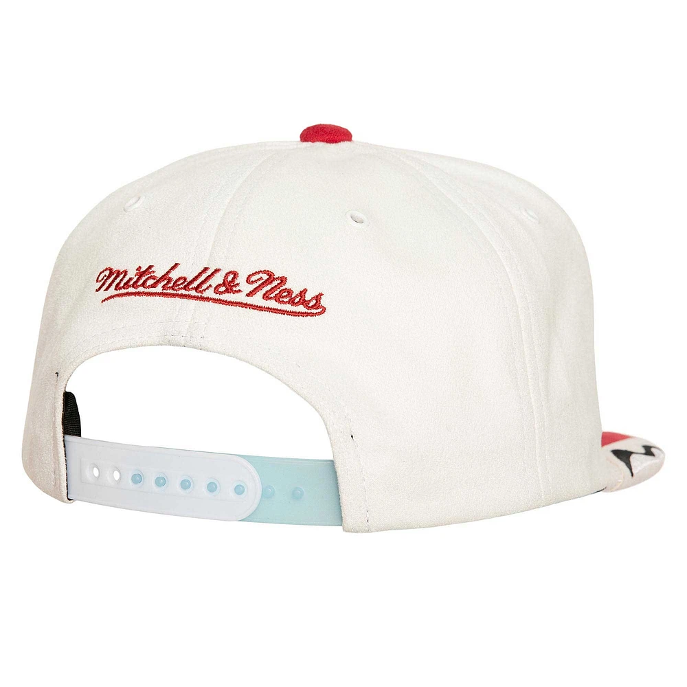 Men's Mitchell & Ness White/Red Chicago Bulls Day 6 Snapback Hat