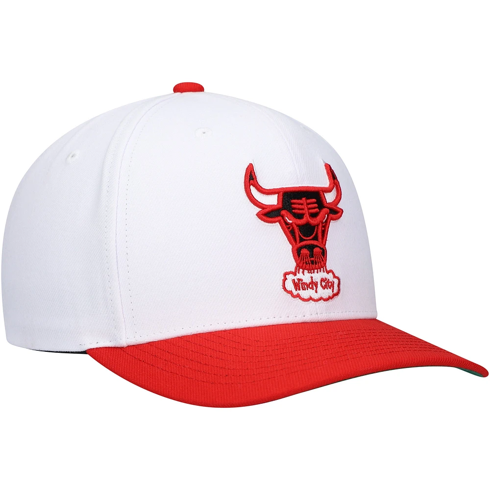 Casquette Chicago Bulls Hardwood Classics Core 2-Tone 2.0 Pro Snapback Mitchell & Ness pour homme, blanc/rouge