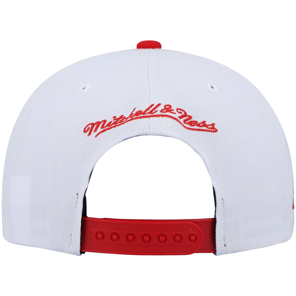 Mitchell & Ness Red / White Chicago Bulls Snapback Hat