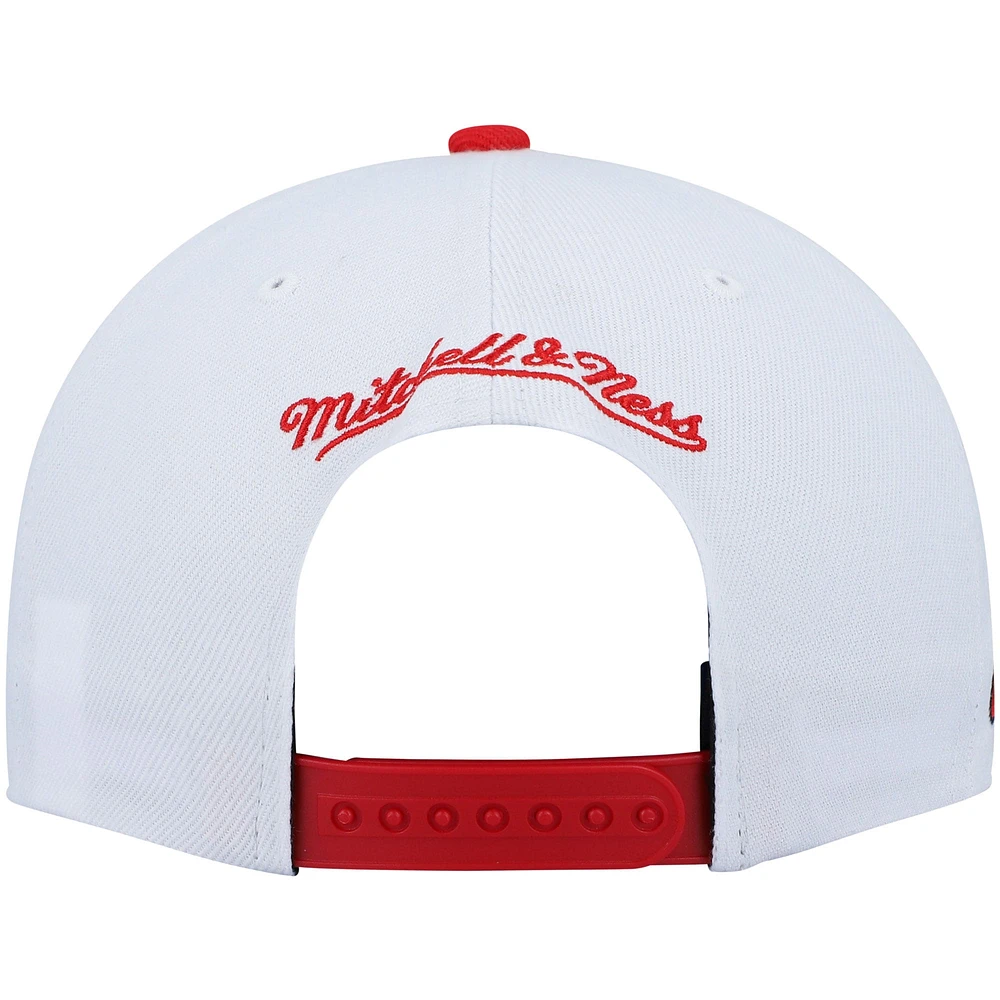 Casquette Snapback Chicago Bulls Hardwood Classics Mitchell & Ness blanc/rouge pour hommes