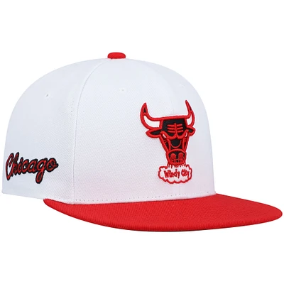Casquette Snapback Chicago Bulls Hardwood Classics Mitchell & Ness blanc/rouge pour hommes
