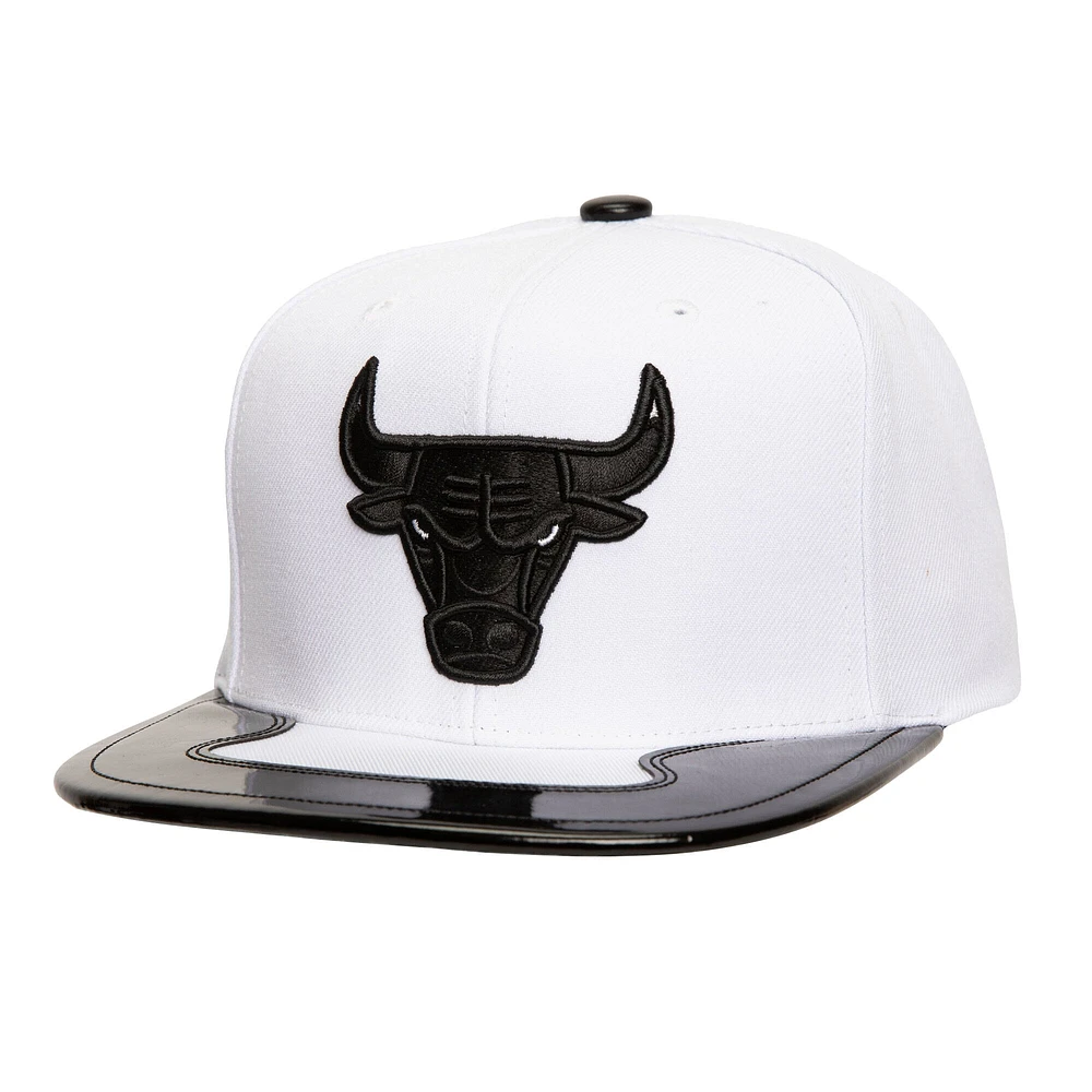 Men's Mitchell & Ness White Chicago Bulls Day 11 Snapback Hat