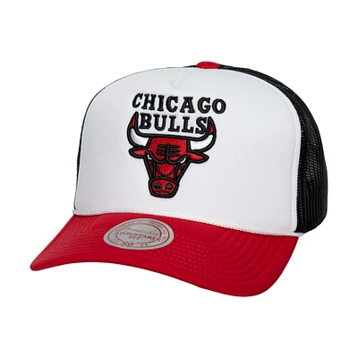 Casquette snapback de camionneur en mousse à blocage avant Chicago Bulls Hardwood Classics Mitchell & Ness blanche pour hommes