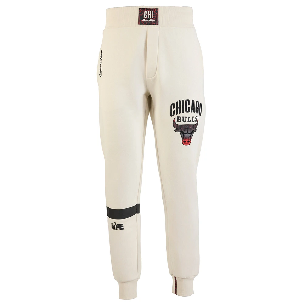 Pantalon de jogging qualité supérieure NBA x Two Hype pour homme, couleur crème, collection Culture & Hoops des Chicago Bulls