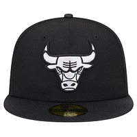 Men's New Era Black Chicago Bulls Active Satin Visor 59FIFTY Fitted Hat