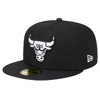 Men's New Era Black Chicago Bulls Active Satin Visor 59FIFTY Fitted Hat