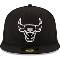 Men's New Era Black Chicago Bulls & White Logo 59FIFTY Fitted Hat