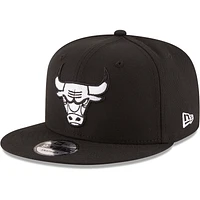 Men's New Era Black Chicago Bulls Black & White Logo 9FIFTY Adjustable Snapback Hat