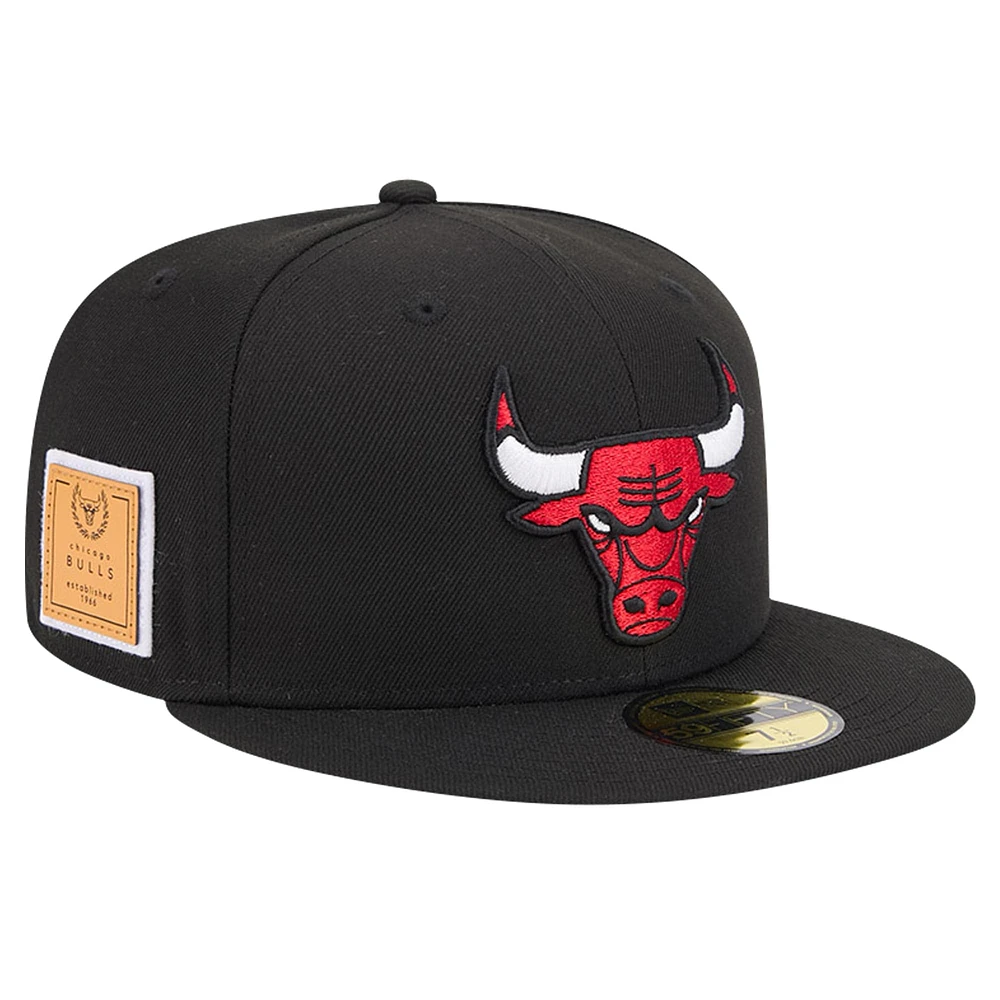 Casquette ajustée 59FIFTY avec application en cuir New Era pour hommes, Chicago Bulls Court Sport, noire