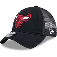 Men's New Era Black Chicago Bulls Rough Edge Logo Trucker 9TWENTY Adjustable Hat