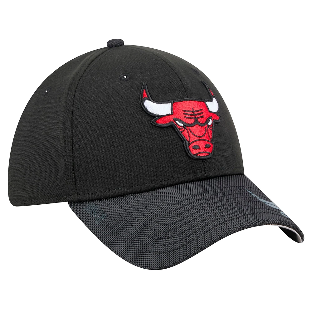 Casquette de sport New Era noire Chicago Bulls Hit 39THIRTY Flex pour homme