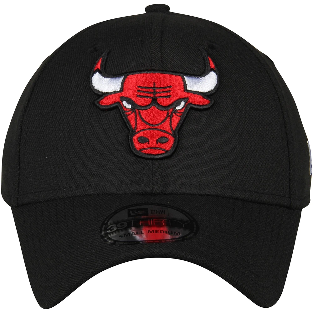 Men's New Era Black Chicago Bulls Team Classic 39THIRTY Flex Hat