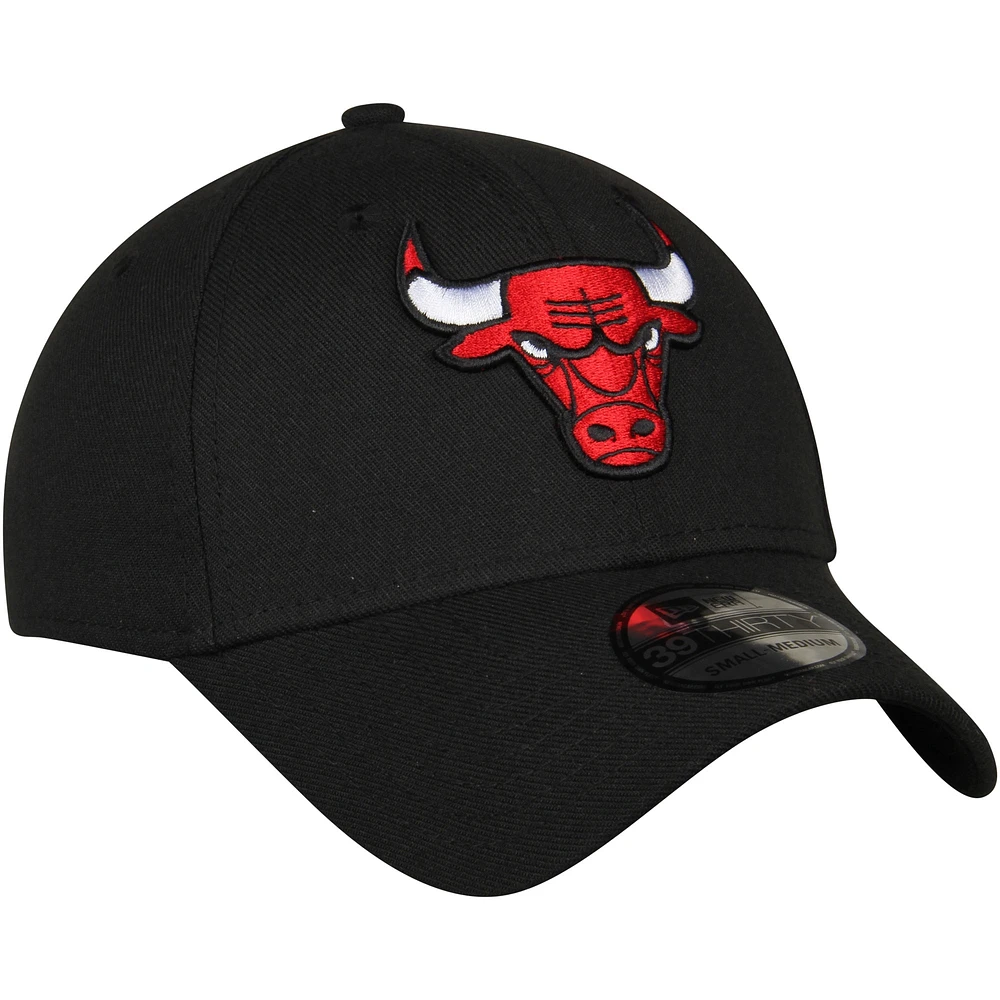 Men's New Era Black Chicago Bulls Team Classic 39THIRTY Flex Hat