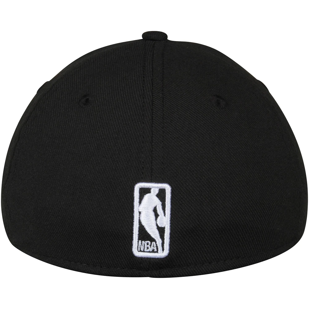 Men's New Era Black Chicago Bulls Team Classic 39THIRTY Flex Hat