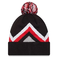 Bonnet en tricot à revers zigzag noir avec pompon New Era pour hommes des Chicago Bulls