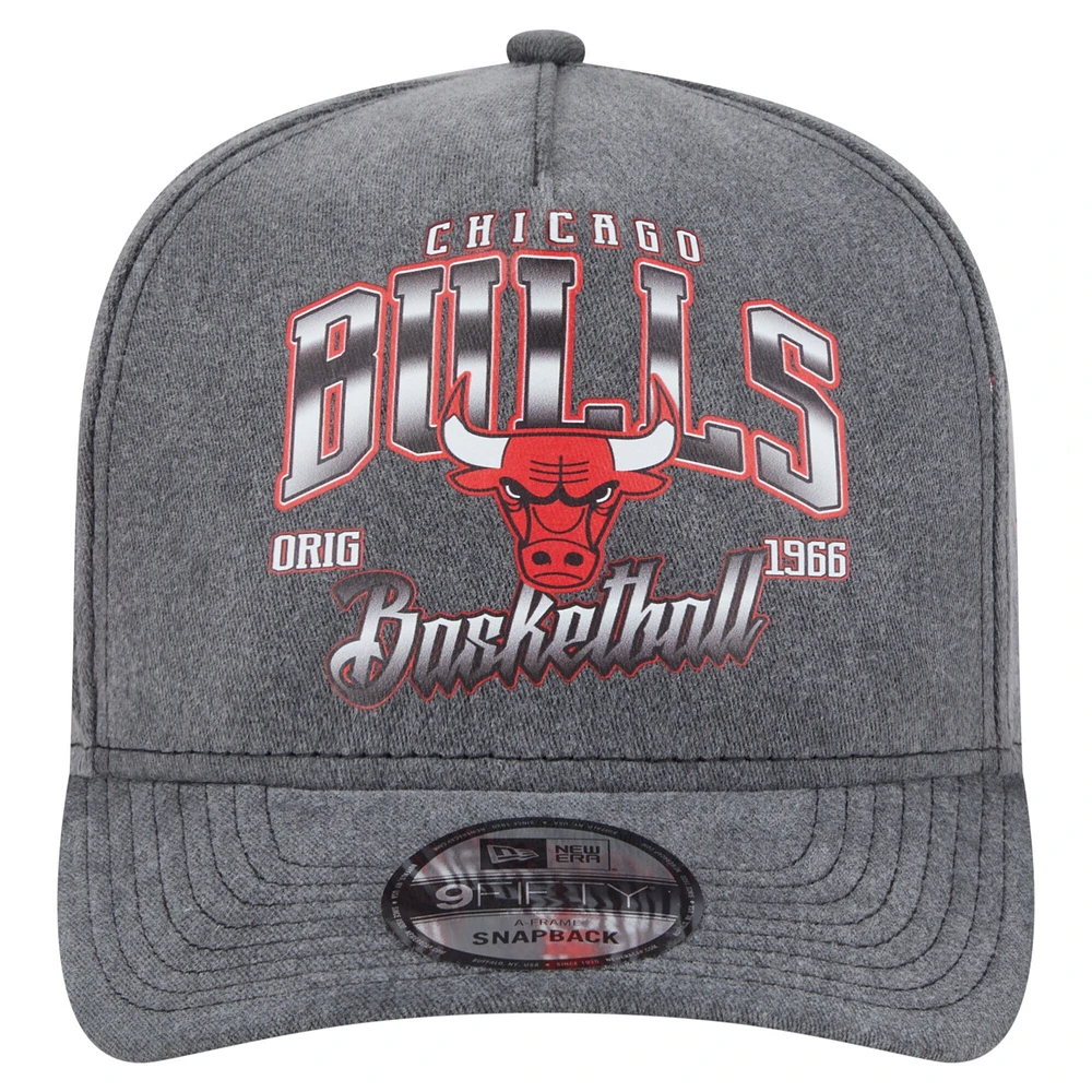 Men's New Era  Charcoal Chicago Bulls Throwback Washed Pre-Curved 9FIFTY Snapback Hat