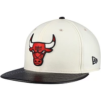 Casquette ajustée 59FIFTY bicolore à visière en similicuir Chicago Bulls New Era crème/noir pour hommes