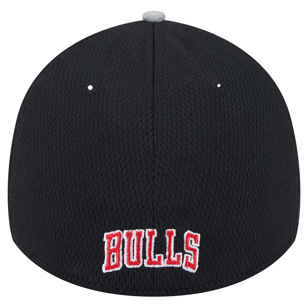 Men's New Era Gray/Black Chicago Bulls Active Trim 39THIRTY Flex Hat