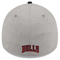 Casquette flexible 39THIRTY rayée des Chicago Bulls New Era pour hommes, gris/noir