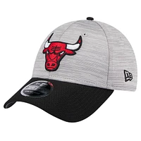 Men's New Era Heather Gray/Black Chicago Bulls Active Digi-Tech Two-Tone 9FORTY Adjustable Hat