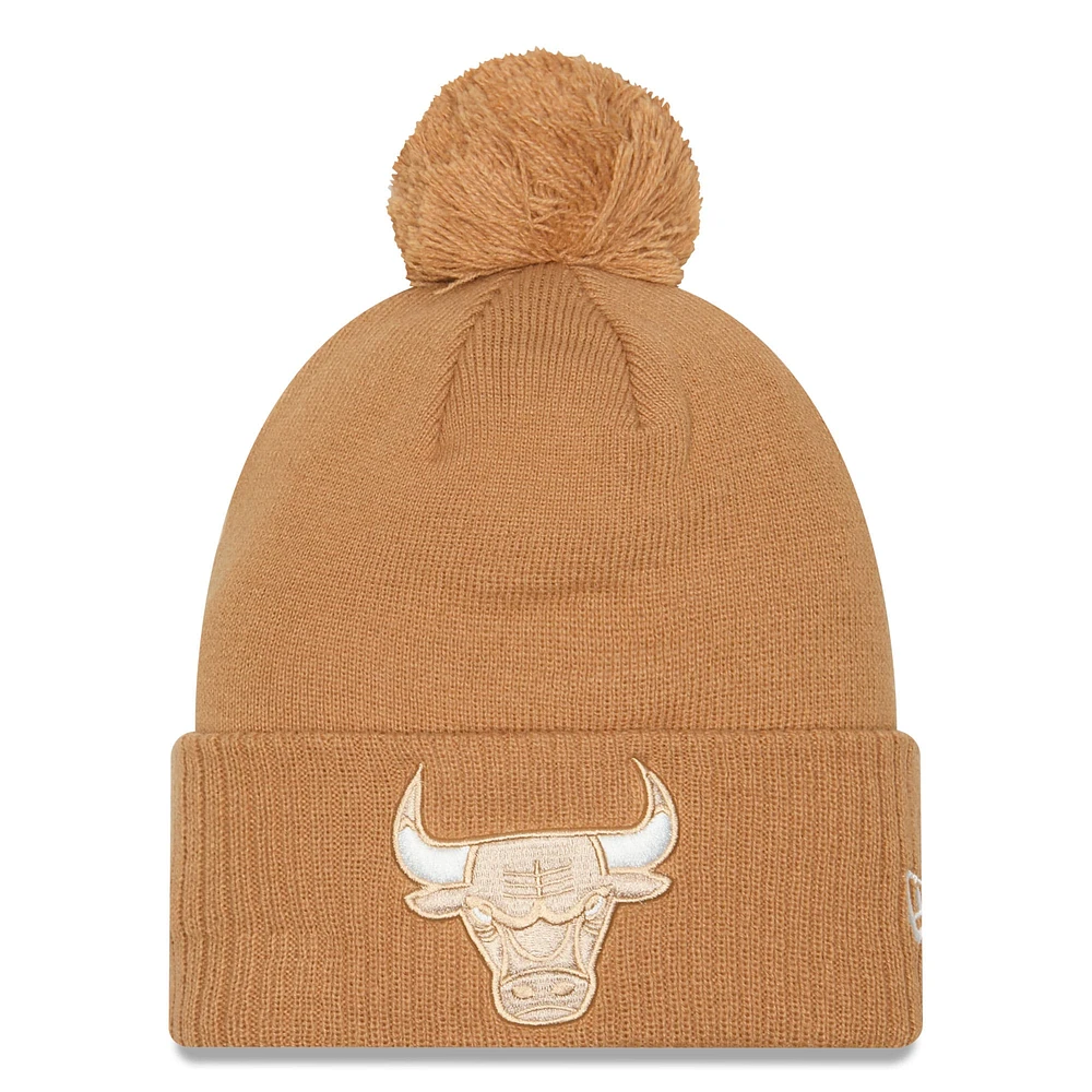 Bonnet tricoté à revers avec pompon Chicago Bulls 2024/25 City Edition pour homme New Era Tan