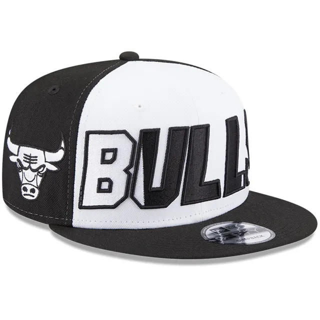 Chicago Bulls New Era Team Logo Patch 9FORTY Trucker Snapback Hat - Black