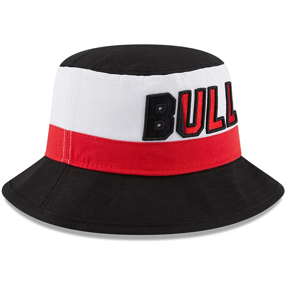 Casquette New Era Chicago Bulls Back Half Bucket blanche/noire pour homme