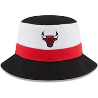 Casquette New Era Chicago Bulls Back Half Bucket blanche/noire pour homme