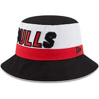 Casquette New Era Chicago Bulls Back Half Bucket blanche/noire pour homme