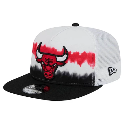 Men's New Era White/Black Chicago Bulls Dip-Dye 9FIFTY A-Frame Trucker Snapback Hat