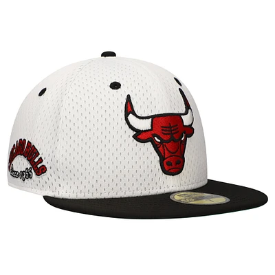 Casquette ajustée New Era Chicago Bulls Throwback 2Tone 59FIFTY pour hommes, blanc/noir