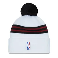 Bonnet en tricot à revers pour homme New Era Chicago Bulls City Edition blanc avec pompon