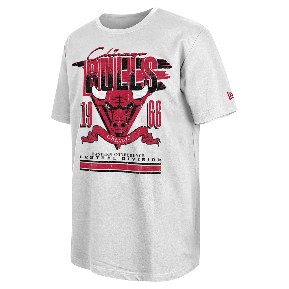 Men's New Era White Chicago Bulls Sport Classics Oversized T-Shirt