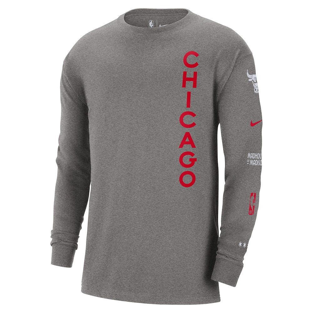 T-shirt expressif à manches longues Nike Charcoal Chicago Bulls 2023/24 City Edition Max90 pour homme