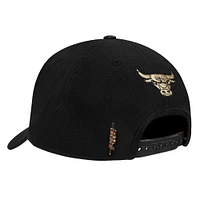 Casquette ajustable à pincement sur le devant avec logo métallique Chicago Bulls Pro Standard pour homme, noire