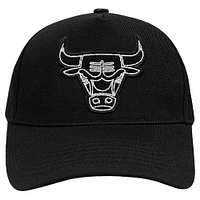 Casquette Snapback Pro Standard noire Chicago Bulls Paint the City Pinch Front pour hommes