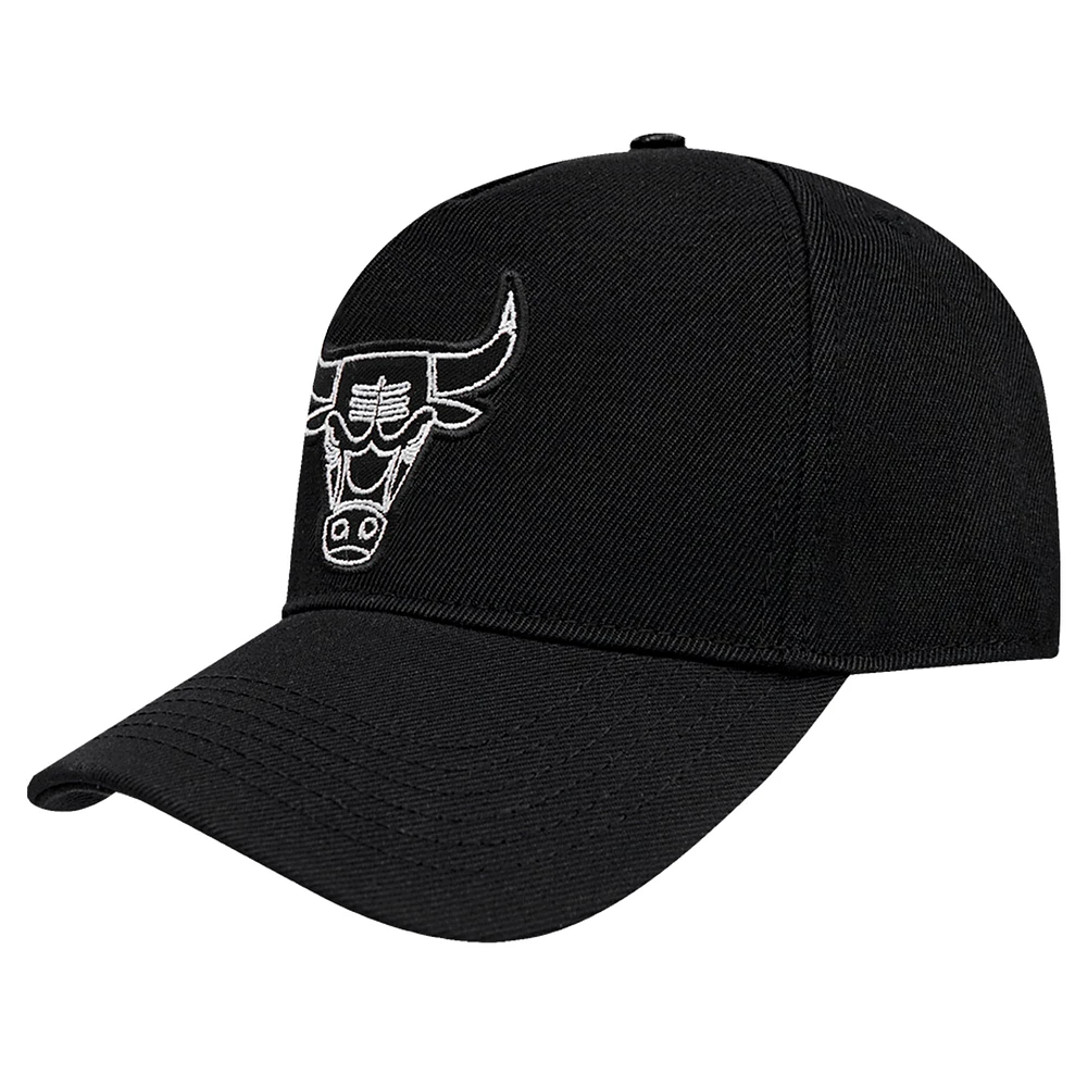 Men's Pro Standard Black Chicago Bulls Paint the City Pinch Front Snapback Hat