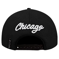 Casquette Snapback Pro Standard noire Chicago Bulls Paint the City Pinch Front pour hommes