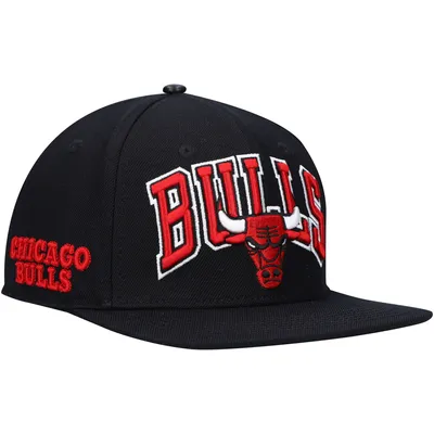 Men's Pro Standard Red/Black Chicago Bulls Heritage Leather Patch Snapback Hat