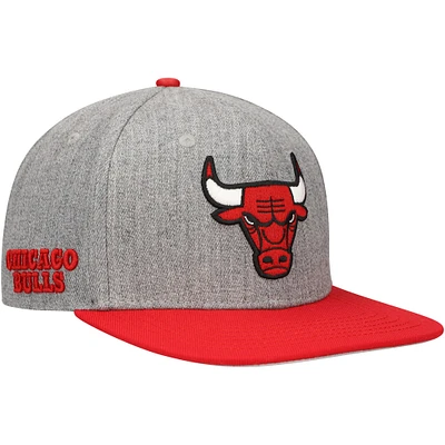 Casquette Snapback bicolore avec logo classique des Chicago Bulls Pro Standard gris/rouge pour hommes