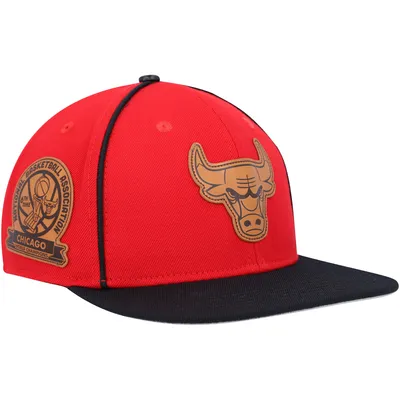 Casquette Snapback Pro Standard Chicago Bulls Heritage en cuir rouge/noir pour homme