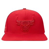 Casquette Snapback triple ton sur ton Pro Standard Red Chicago Bulls pour hommes