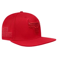 Casquette Snapback triple ton sur ton Pro Standard Red Chicago Bulls pour hommes