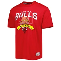 T-shirt Tommy Jeans Chicago Bulls Tim Backboard rouge pour homme