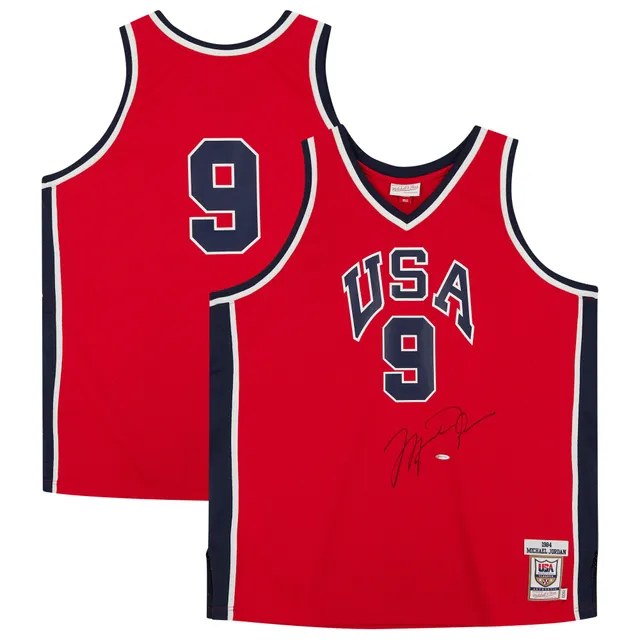Autographed Chicago Bulls Michael Jordan Fanatics Authentic White Nike  Authentic Jersey - Upper Deck