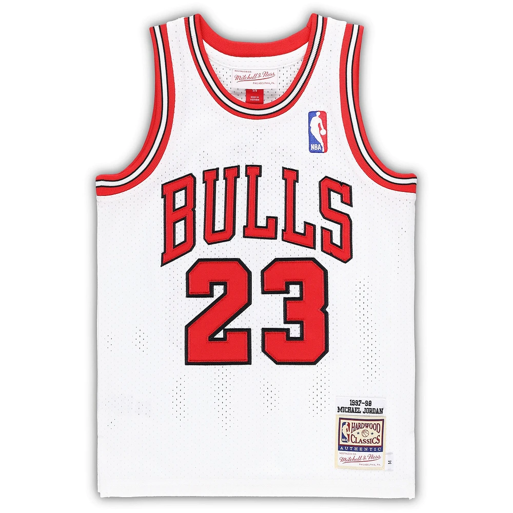 Maillot authentique Mitchell & Ness Michael Jordan Chicago Bulls blanc 1997/98 Hardwood Classics