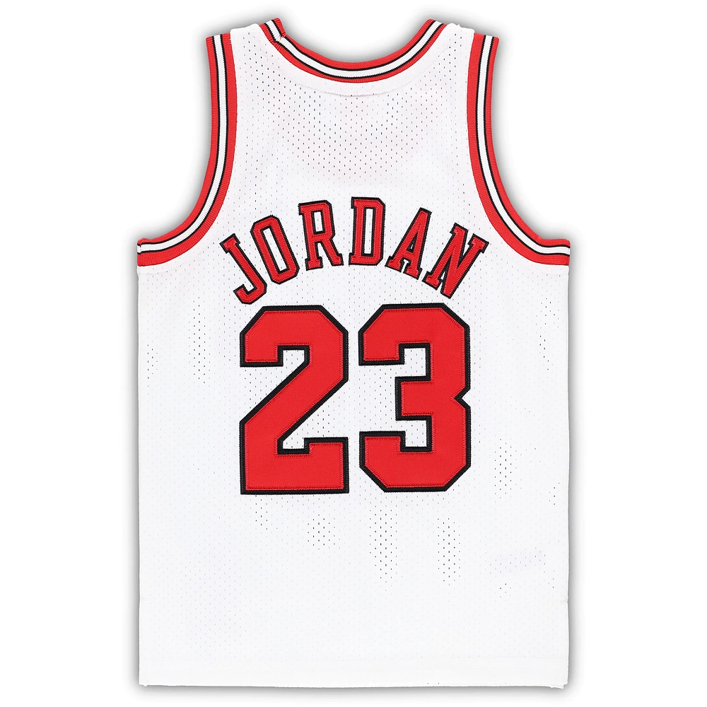 Maillot authentique Mitchell & Ness Michael Jordan Chicago Bulls blanc 1997/98 Hardwood Classics