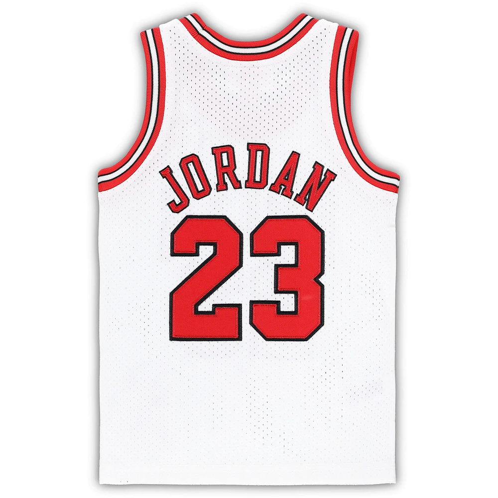 Maillot authentique Mitchell & Ness Michael Jordan Chicago Bulls 1997/98 Hardwood Classics pour tout-petit